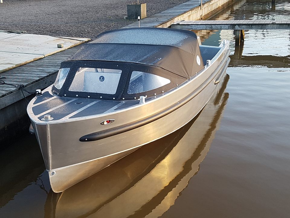 Van Vossen 660 Tender Kopen Prachtige Grachtensloep Bij Van Dijk Watersport