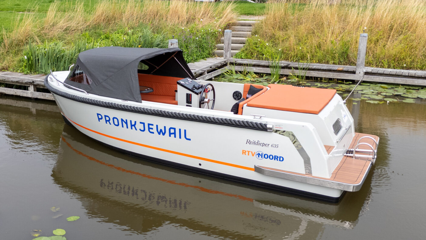 https://vandijkwatersport.nl/wp-content/uploads/2025/08/reitdieper-635-tender-rtv-noord-rondje-zummer-2025-1-1405x790.jpg